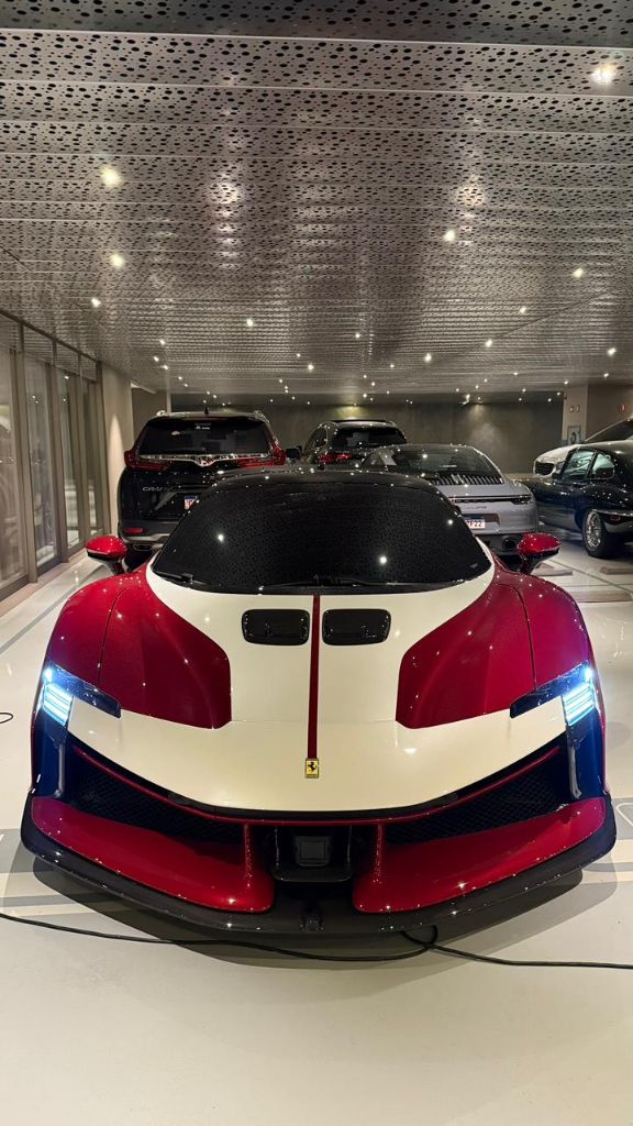 Ferrari frontal ângulo baixo - Personalizzat SP