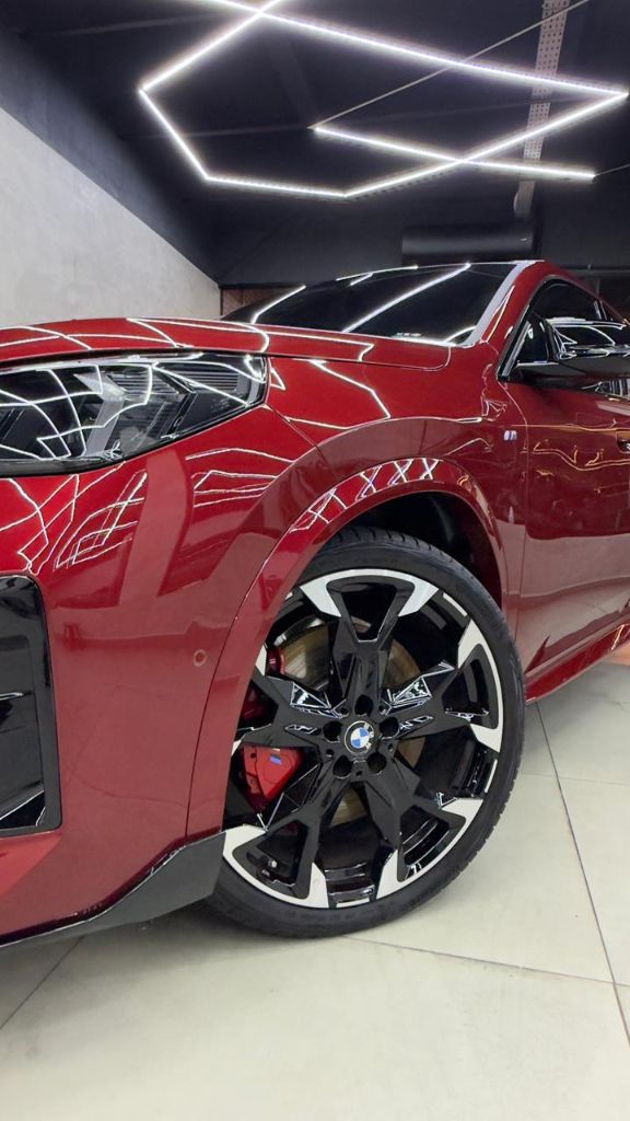 BMW X2 M35i vermelho detalhe roda freio - Personalizzat